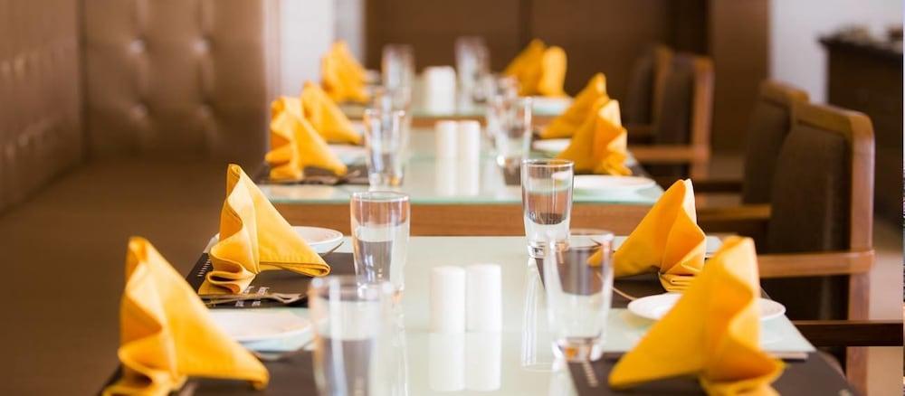 Regenta Central Grand Exotica Pimpri-Chinchwad Ngoại thất bức ảnh