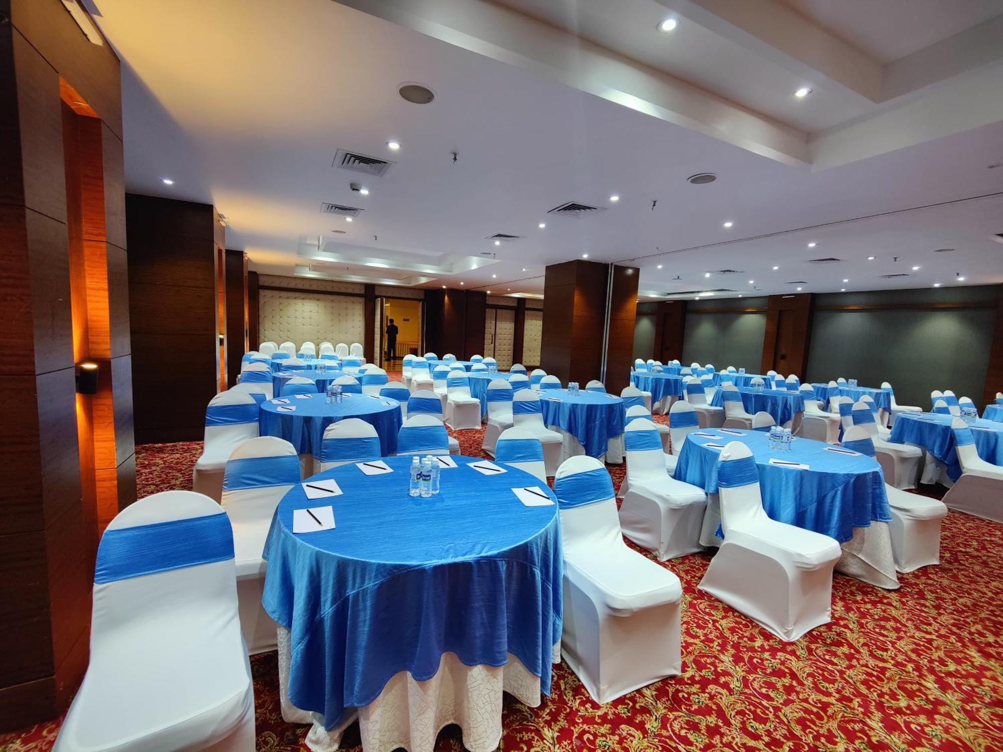 Regenta Central Grand Exotica Pimpri-Chinchwad Ngoại thất bức ảnh