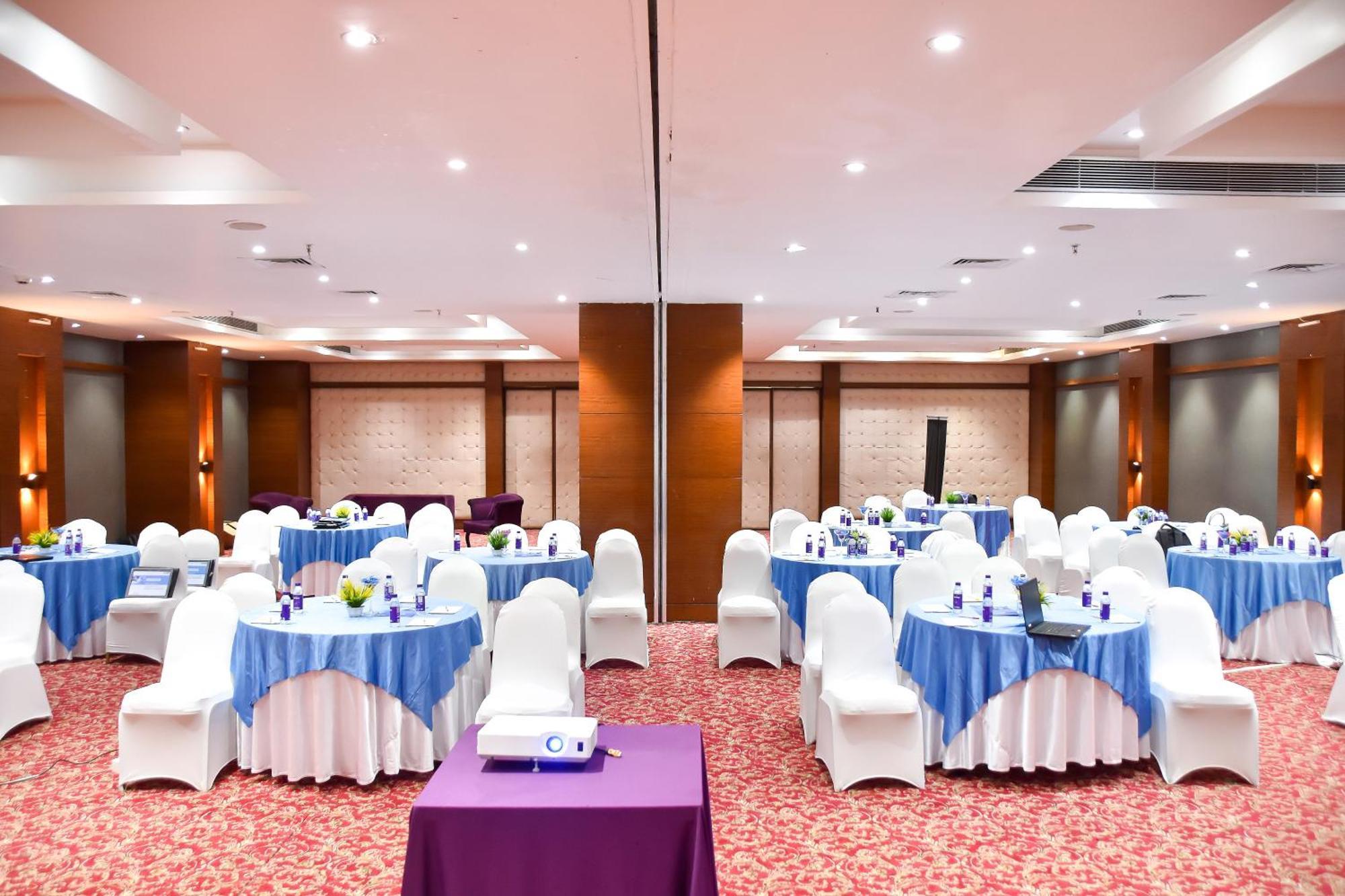 Regenta Central Grand Exotica Pimpri-Chinchwad Ngoại thất bức ảnh