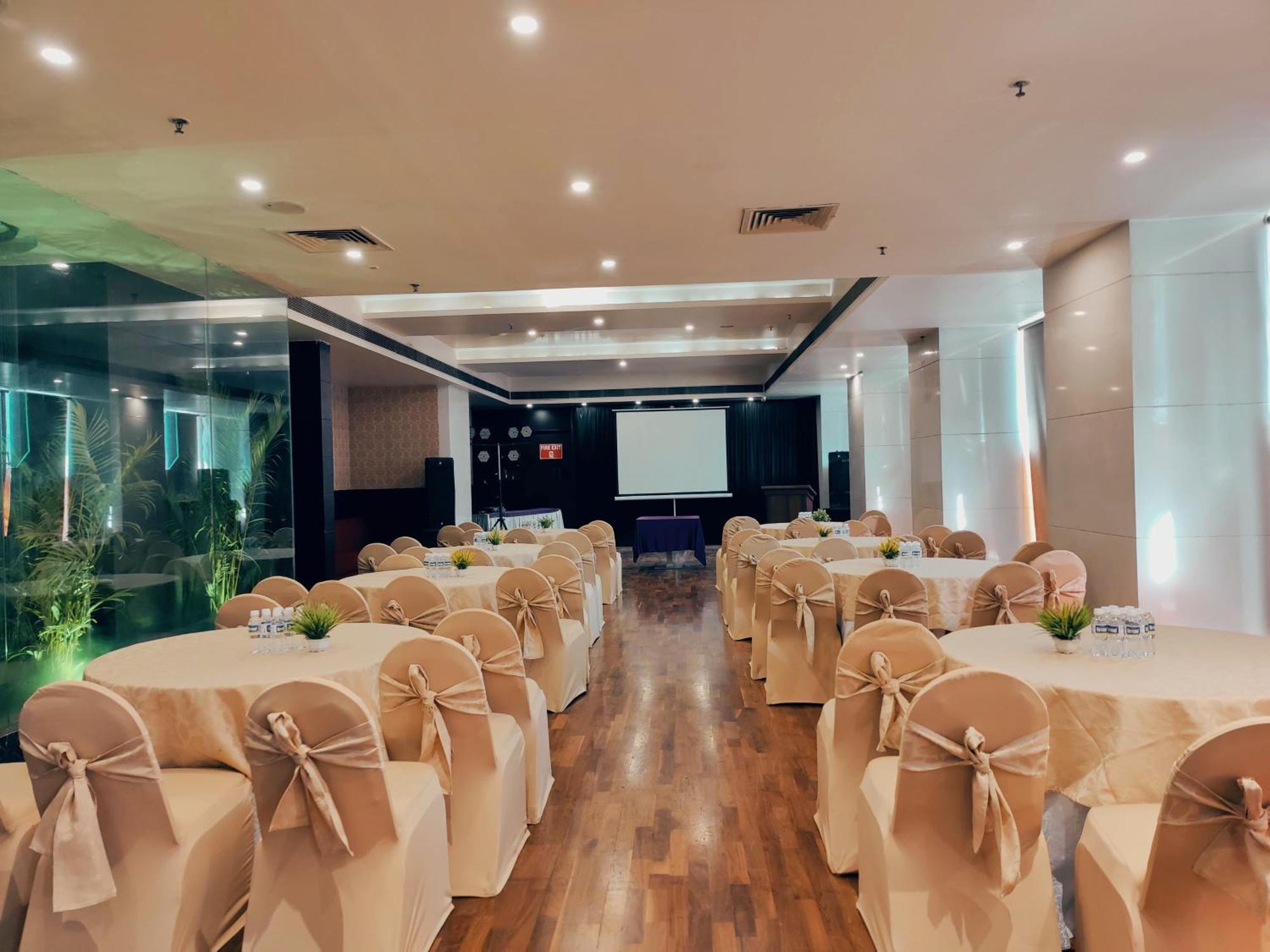 Regenta Central Grand Exotica Pimpri-Chinchwad Ngoại thất bức ảnh
