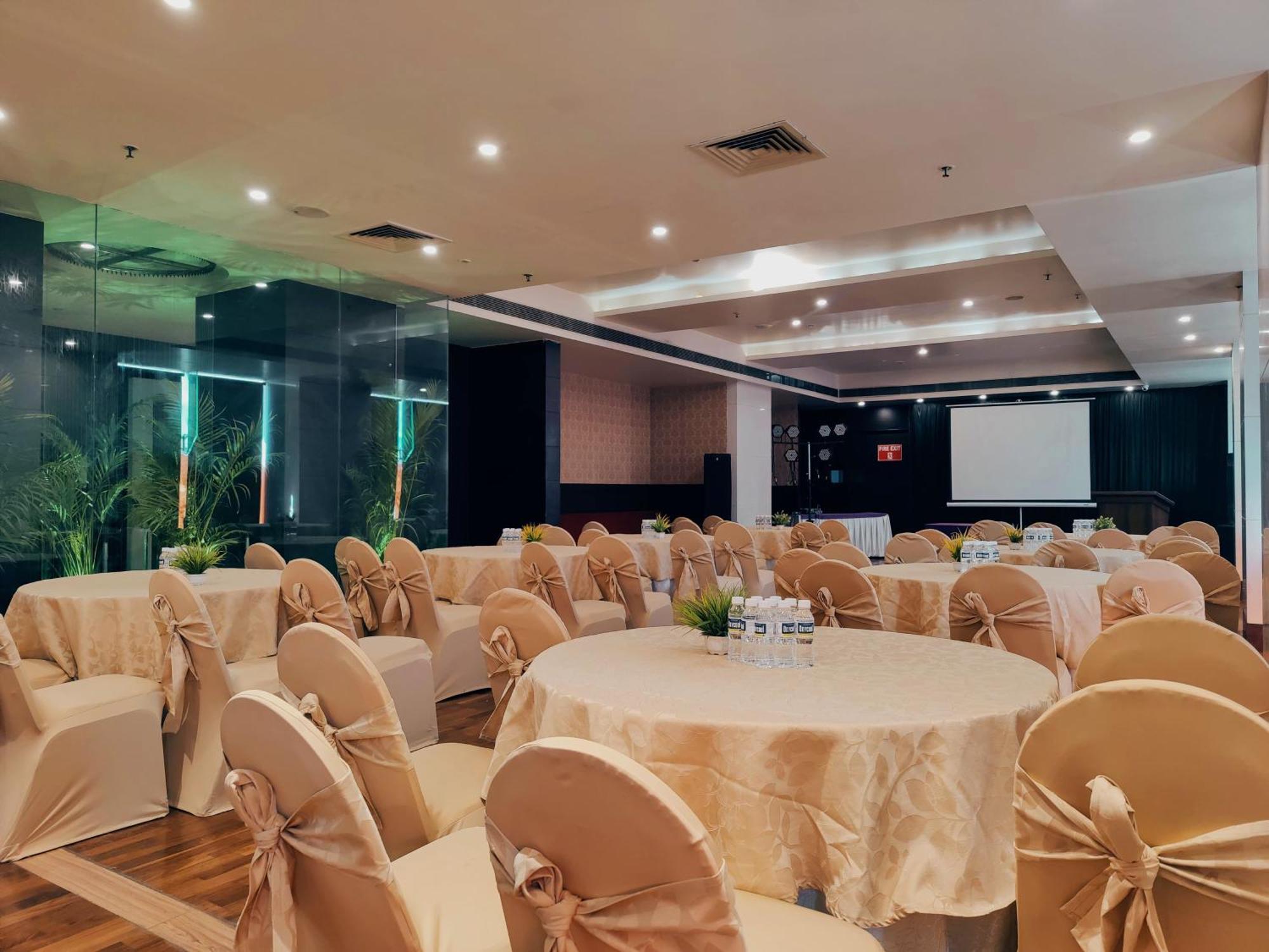 Regenta Central Grand Exotica Pimpri-Chinchwad Ngoại thất bức ảnh