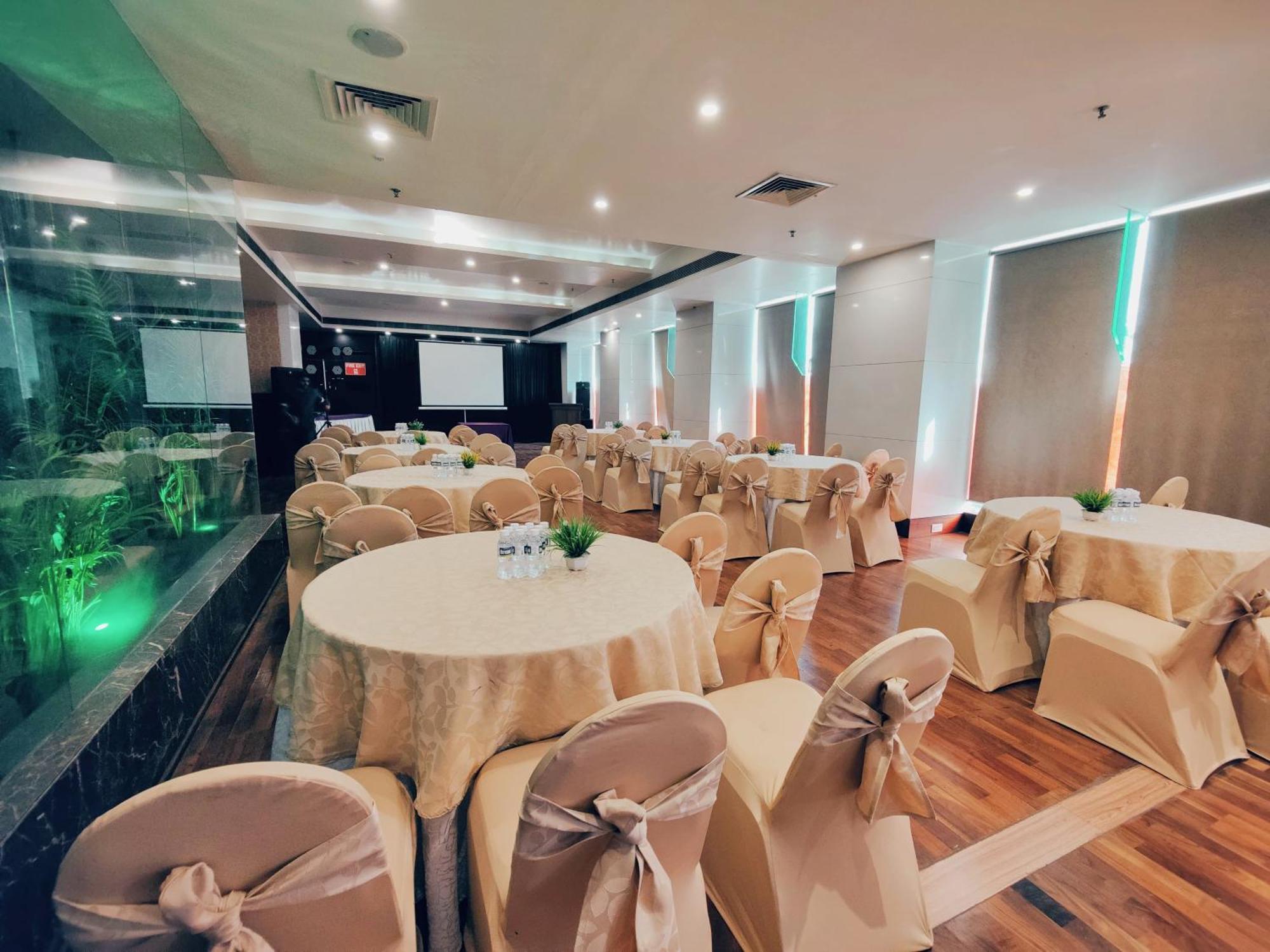 Regenta Central Grand Exotica Pimpri-Chinchwad Ngoại thất bức ảnh