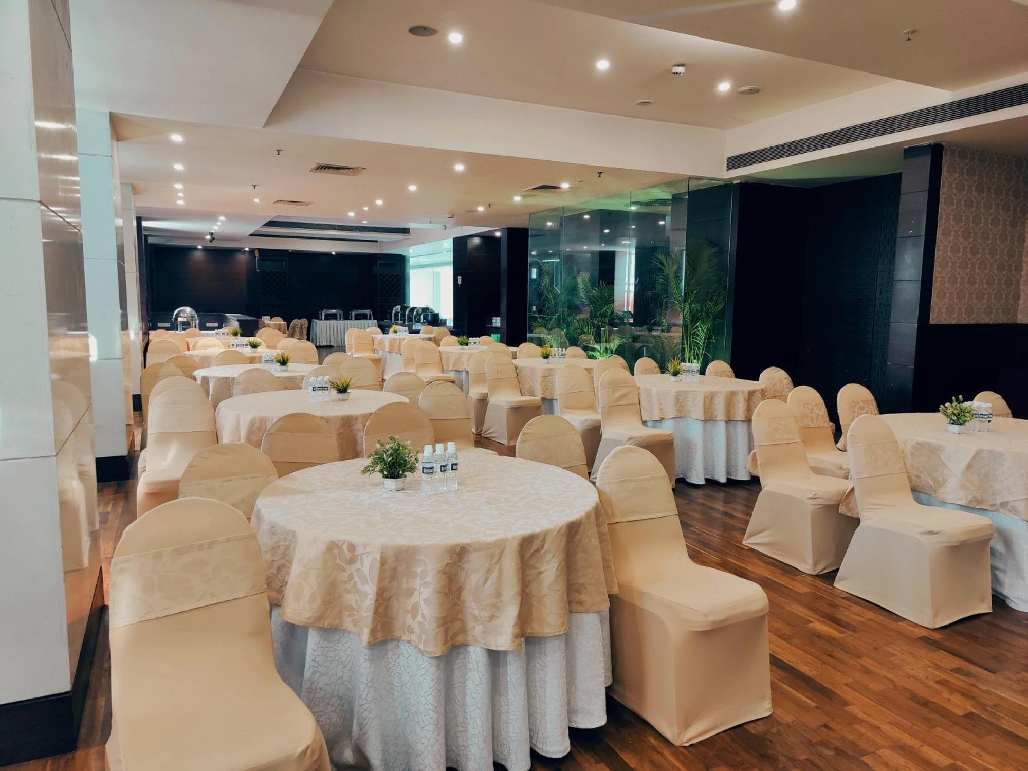 Regenta Central Grand Exotica Pimpri-Chinchwad Ngoại thất bức ảnh